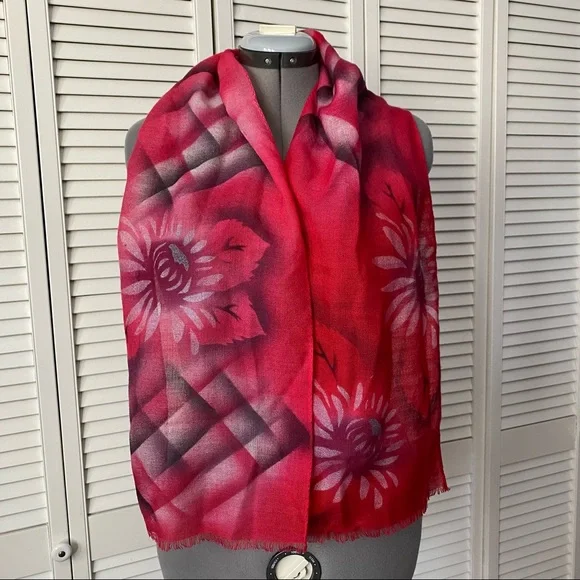 Hand-painted wool Rectangular Scarf - Picture 2 of 7